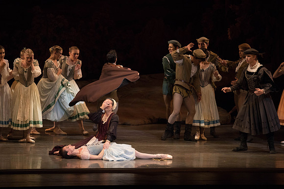 20161022_MCB_Giselle_Act1_2Cast_Tricia_Arsht_73A9439