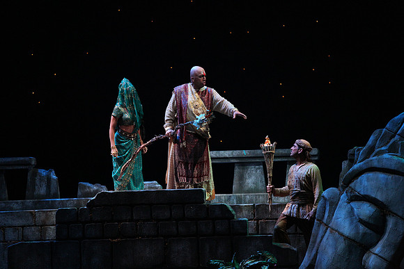 20150226_The_Pearl_Fisher_Act_39C7C1584