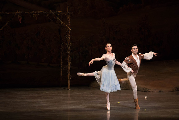 20161022_MCB_Giselle_Act1_2Cast_Tricia_Arsht_Arsht_73A5930