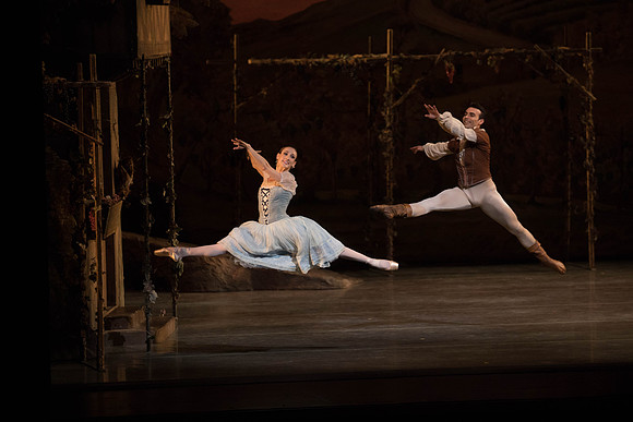 20161022_MCB_Giselle_Act1_2Cast_Tricia_Arsht_Arsht_73A5967