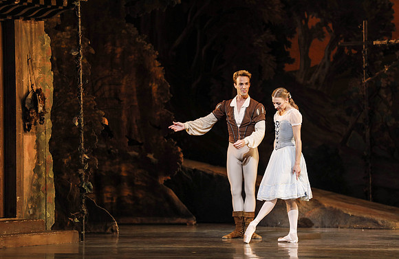 20161020_MCB_Giselle_Act1_DRDA_Arsht_73A3518