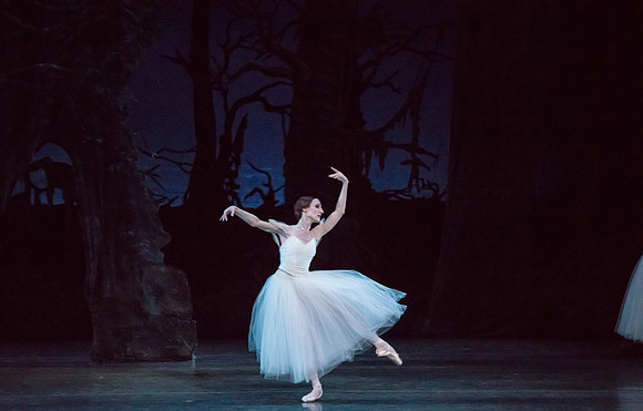 20161022_MCB_Giselle_Act2_2Cast_Tricia_Arsht_73A0061
