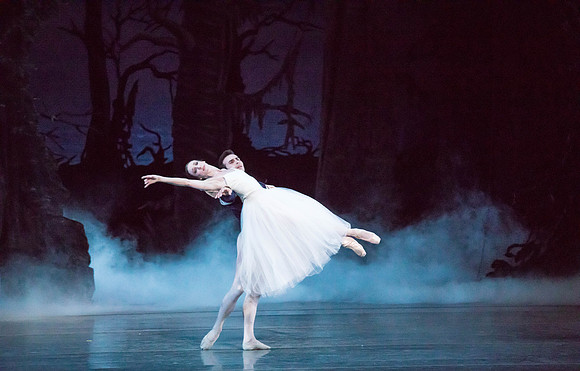 20161022_MCB_Giselle_Act2_2Cast_Tricia_Arsht_73A0874