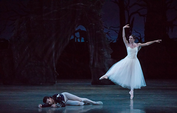 20161022_MCB_Giselle_Act2_2Cast_Tricia_Arsht_73A0385