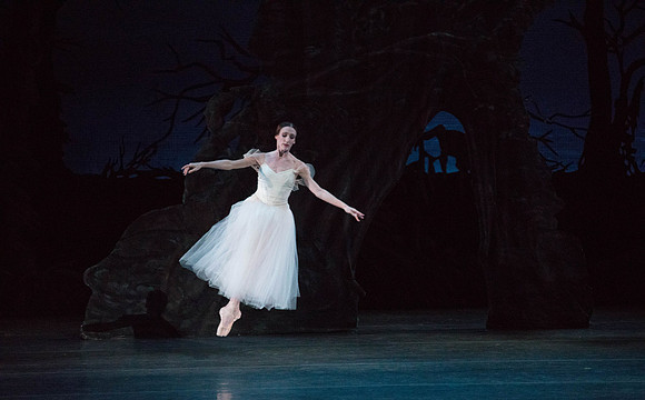 20161022_MCB_Giselle_Act2_2Cast_Tricia_Arsht_73A0929