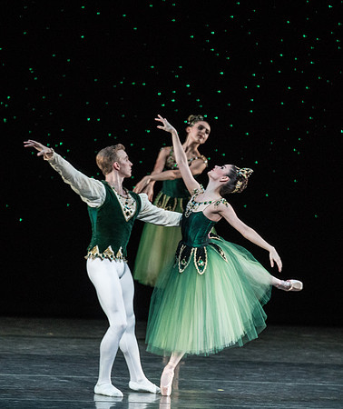 20171021_Emeralds_PR_2Cast_CU_73A3726