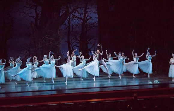 20161022_MCB_Giselle_Act2_2Cast_Tricia_Arsht_73A0636