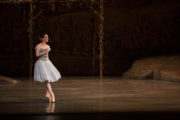 20161022_MCB_Giselle_Act1_2Cast_Tricia_Arsht_Arsht_73A5673