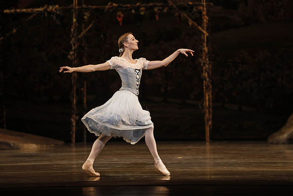 20161020_MCB_Giselle_Act1_DRDA_Arsht_73A3457