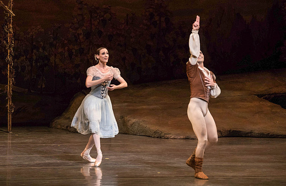 20161022_MCB_Giselle_Act1_2Cast_Tricia_Arsht_Arsht_73A5848
