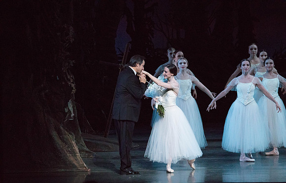 20161022_MCB_Giselle_Act2_2Cast_Tricia_Arsht_73A1070