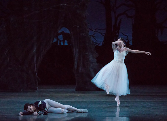 20161022_MCB_Giselle_Act2_2Cast_Tricia_Arsht_73A0383
