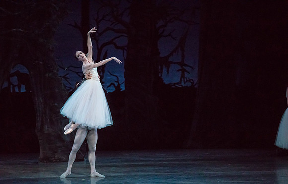 20161022_MCB_Giselle_Act2_2Cast_Tricia_Arsht_73A0125
