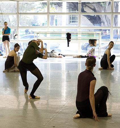 7065B_DG_Studio_Rehersal_Synphonic_Dance_Alexie_Ratmansky_MCB_FL_AL1B8048