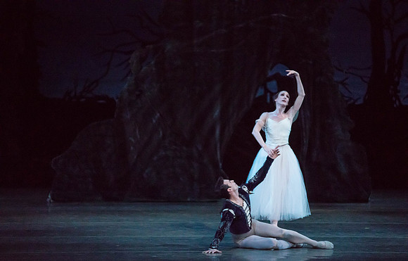 20161022_MCB_Giselle_Act2_2Cast_Tricia_Arsht_73A0354