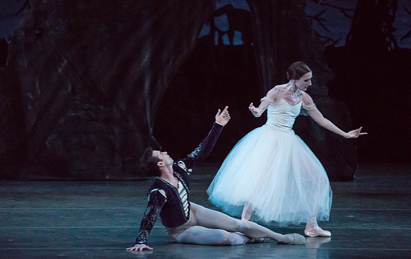 20161022_MCB_Giselle_Act2_2Cast_Tricia_Arsht_73A0358
