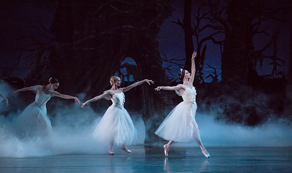20161022_MCB_Giselle_Act2_2Cast_Tricia_Arsht_73A9567