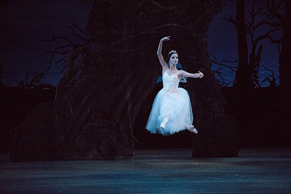 20161022_MCB_Giselle_Act2_2Cast_Tricia_Arsht_73A0361