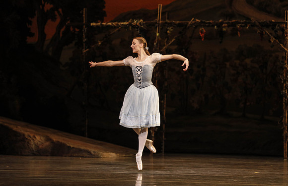 20161020_MCB_Giselle_Act1_DRDA_Arsht_73A3479