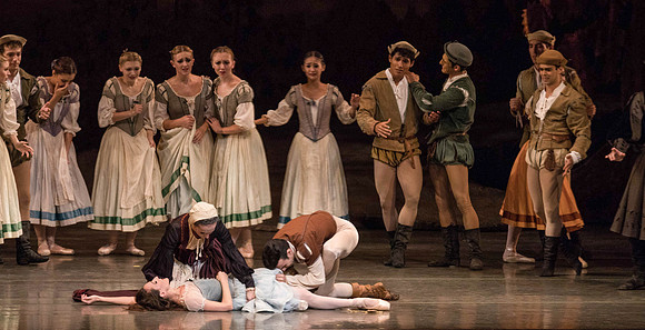 20161022_MCB_Giselle_Act1_2Cast_Tricia_Arsht_73A9377