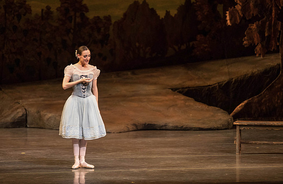 20161022_MCB_Giselle_Act1_2Cast_Tricia_Arsht_Arsht_73A5694