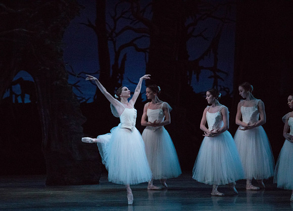 20161022_MCB_Giselle_Act2_2Cast_Tricia_Arsht_73A0277