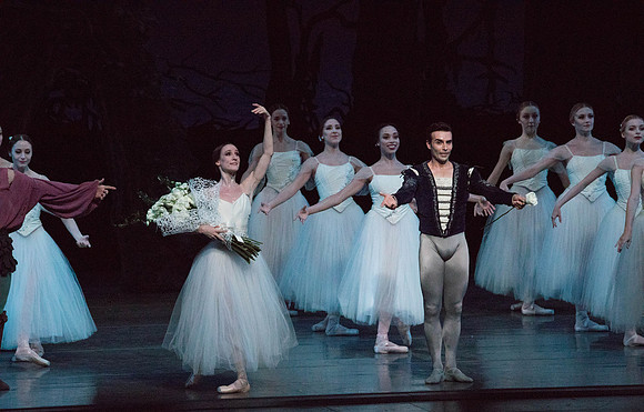 20161022_MCB_Giselle_Act2_2Cast_Tricia_Arsht_73A1087