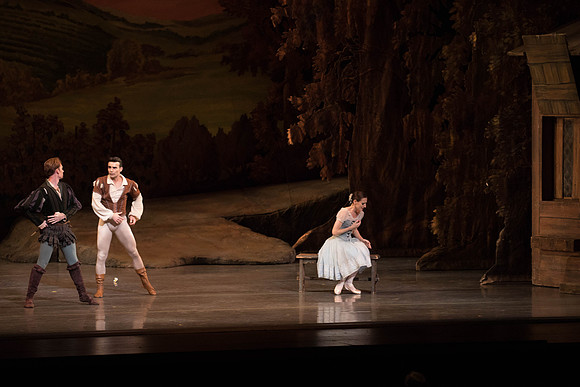 20161022_MCB_Giselle_Act1_2Cast_Tricia_Arsht_Arsht_73A6043