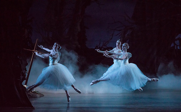 20161022_MCB_Giselle_Act2_2Cast_Tricia_Arsht_73A9560
