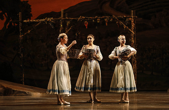 20161020_MCB_Giselle_Act1_DRDA_Arsht_73A3360