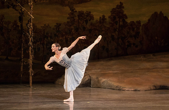 20161022_MCB_Giselle_Act1_2Cast_Tricia_Arsht_Arsht_73A5714