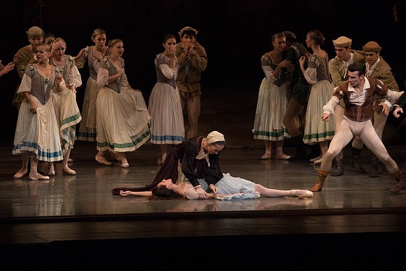 20161022_MCB_Giselle_Act1_2Cast_Tricia_Arsht_73A9349