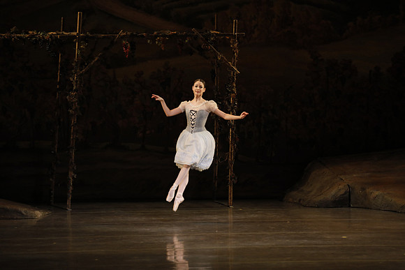 20161023_MCB_Giselle_Act1_3Cast_Jennifer_Laurent_Arsht__73A1496