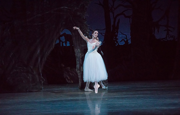 20161022_MCB_Giselle_Act2_2Cast_Tricia_Arsht_73A0066