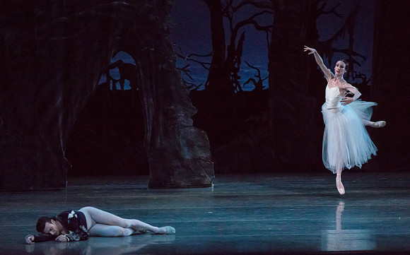 20161022_MCB_Giselle_Act2_2Cast_Tricia_Arsht_73A0375