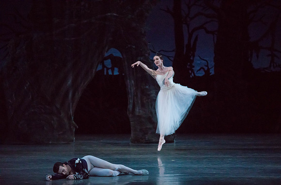 20161022_MCB_Giselle_Act2_2Cast_Tricia_Arsht_73A0371