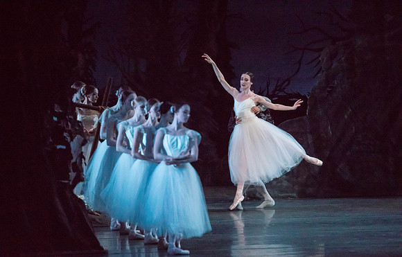 20161022_MCB_Giselle_Act2_2Cast_Tricia_Arsht_73A0599