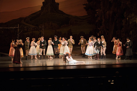 20161022_MCB_Giselle_Act1_2Cast_Tricia_Arsht_73A9335