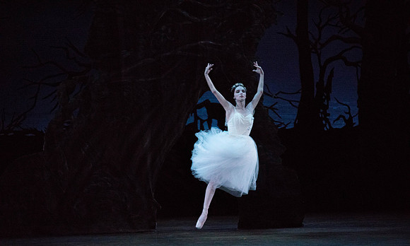20161022_MCB_Giselle_Act2_2Cast_Tricia_Arsht_73A0394