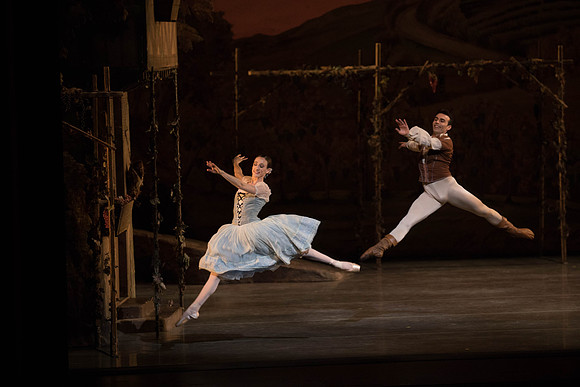 20161022_MCB_Giselle_Act1_2Cast_Tricia_Arsht_Arsht_73A5968