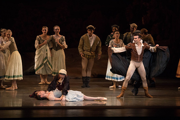 20161022_MCB_Giselle_Act1_2Cast_Tricia_Arsht_73A9433