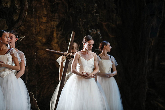 20161020_MCB_Giselle_2Cast_Act2_no Makeup_DRDA_Arsht_73A1518