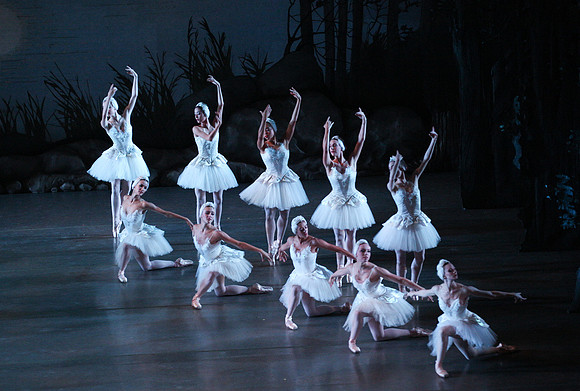 20151114_Swan_Lake_George_Balanchine_Kravis_IMG_6626