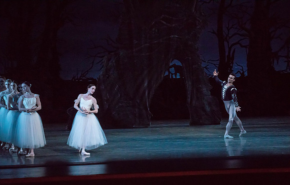 20161022_MCB_Giselle_Act2_2Cast_Tricia_Arsht_73A0095