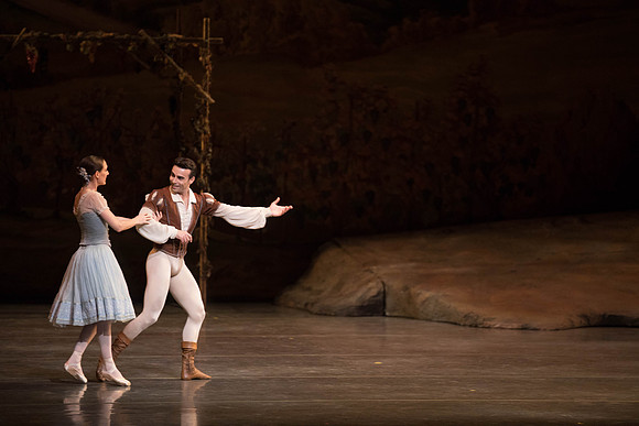 20161022_MCB_Giselle_Act1_2Cast_Tricia_Arsht_Arsht_73A5780