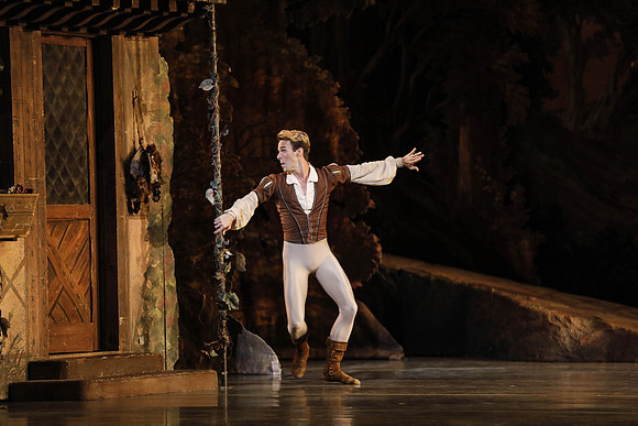 20161020_MCB_Giselle_Act1_DRDA_Arsht_73A3448