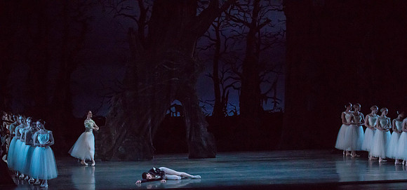 20161022_MCB_Giselle_Act2_2Cast_Tricia_Arsht_73A0322