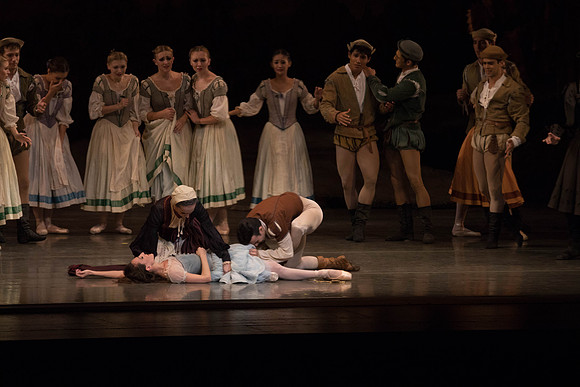 20161022_MCB_Giselle_Act1_2Cast_Tricia_Arsht_73A9377