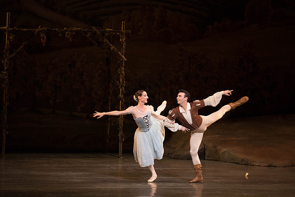 20161022_MCB_Giselle_Act1_2Cast_Tricia_Arsht_Arsht_73A5909