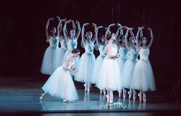 20161022_MCB_Giselle_Act2_2Cast_Tricia_Arsht_73A0754
